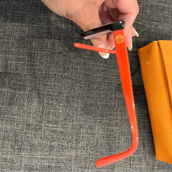 Tory Burch glasses and case. - Picture 4 of 4